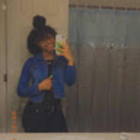 Profile Picture of Cambree Lenoir (@cambreejanai) on Poshmark