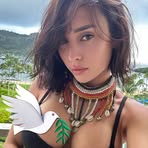 Profile Picture of Vivian Mark (@Vivian-Mark) on Facebook