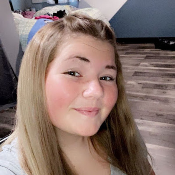 Profile Picture of Taylor Thrasher (@taylor061008) on Poshmark