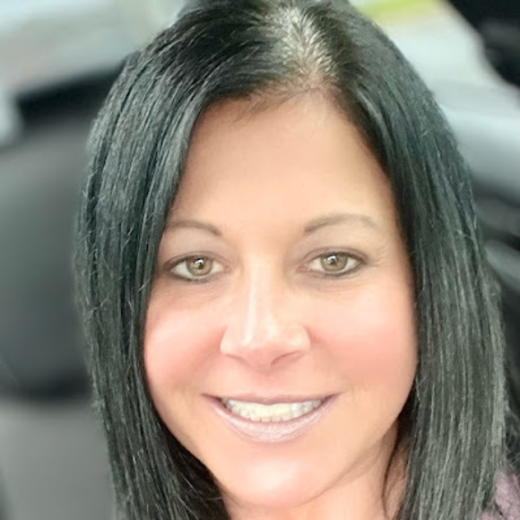 Profile Picture of Karrie Goudelock (@karriegoudelock) on Poshmark