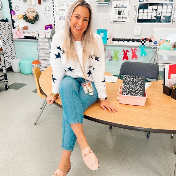 Profile Picture of Lindsey Estevez (@lindseyestevez) on Poshmark