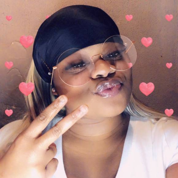 Profile Picture of Danielle Tarpley (@princess____19) on Poshmark