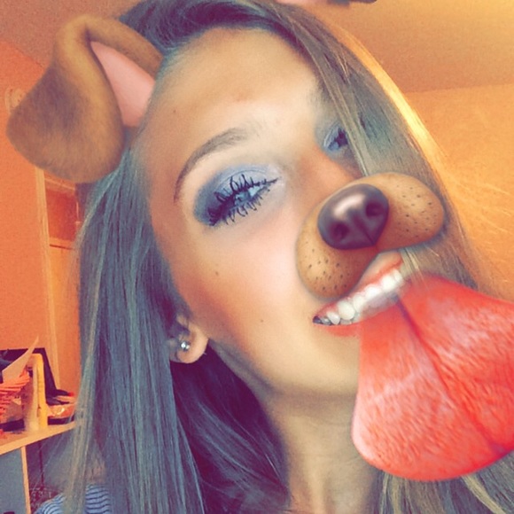 Profile Picture of Shyann Coppens (@shyanncoppens) on Poshmark