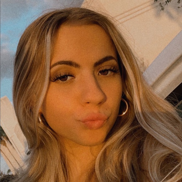 Alexis Heisler - Poshmark Profile Picture of Alexis Heisler (@alexisheisle405) on Poshmark