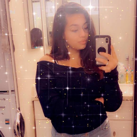 Profile Picture of Veronica Hodges (@ricagirl98) on Poshmark
