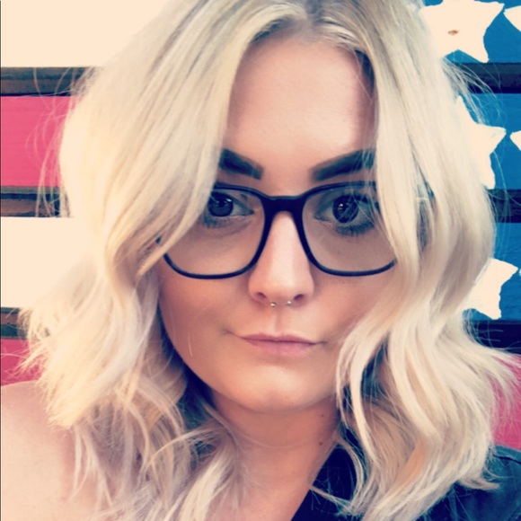 Profile Picture of Hannah Quick (@hhhaaannnaaahhh) on Poshmark