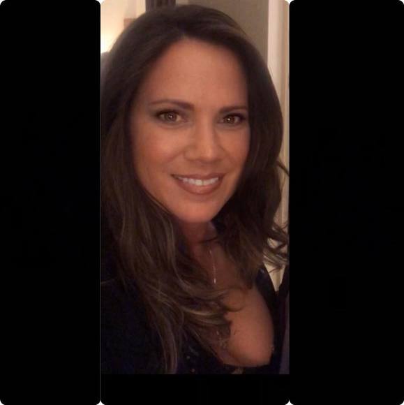 Profile Picture of Lynn Creagh (@lynncreagh) on Poshmark