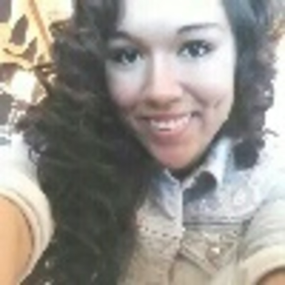 Profile Picture of Savannah Simms (@vannahtyslave) on Poshmark