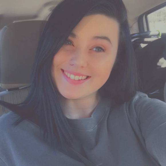 Profile Picture of Brianna Roberts (@bparrent1999) on Poshmark