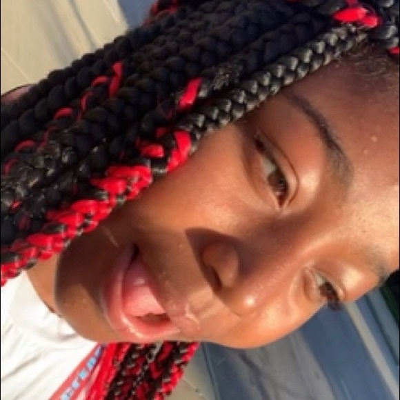 Profile Picture of Amari Spates (@amariloveme) on Poshmark