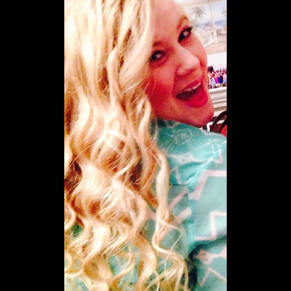 Profile Picture of Danielle Tiller (@daniigirl5) on Poshmark