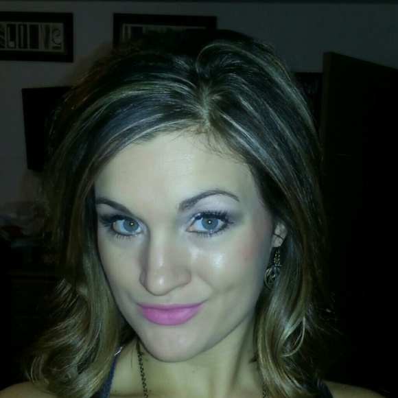 Profile Picture of Kim Carlton (@kim42788) on Poshmark