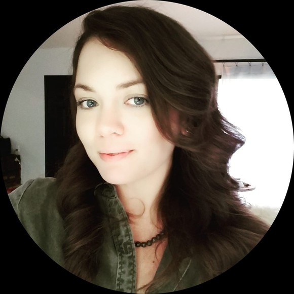 Profile Picture of Nichole Dedes (@nihkole) on Poshmark