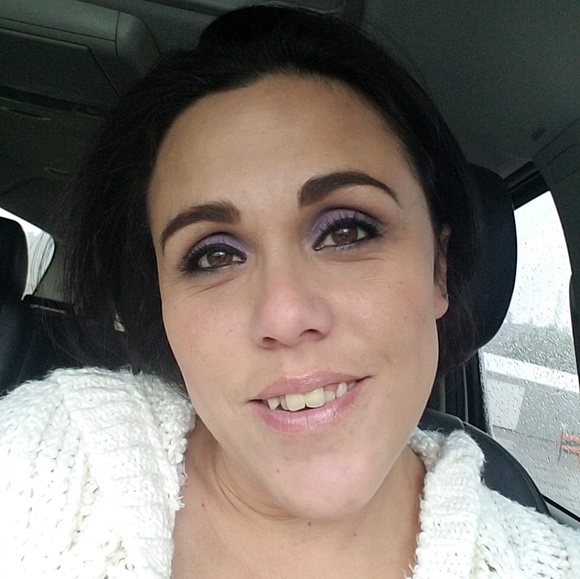 Profile Picture of Maria Pinnow (@mpinnow) on Poshmark