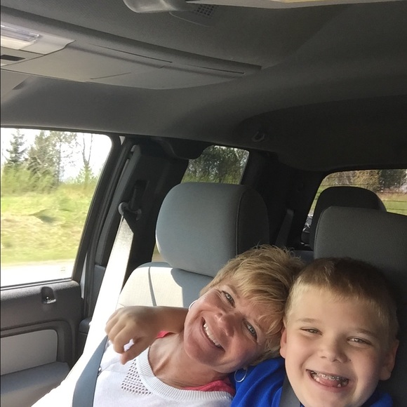 Profile Picture of Laurie Boshart (@boshart16) on Poshmark