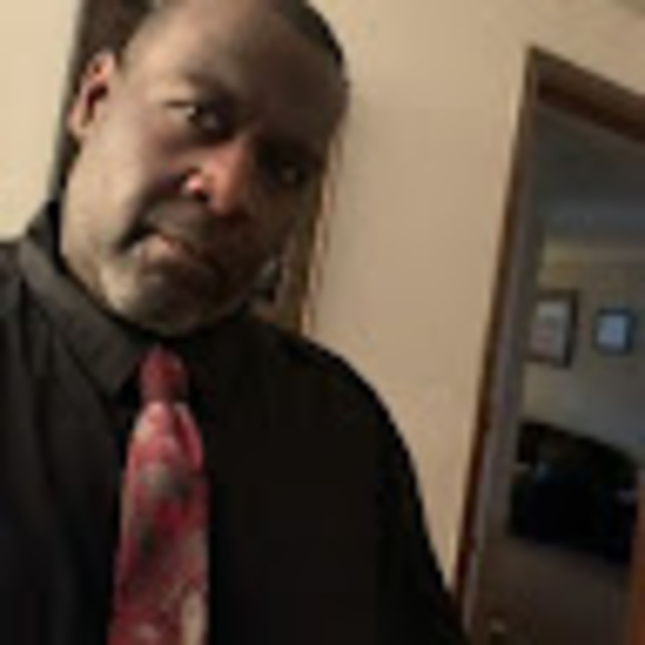 Profile Picture of Carlos Harris (@carlosharris995) on Poshmark