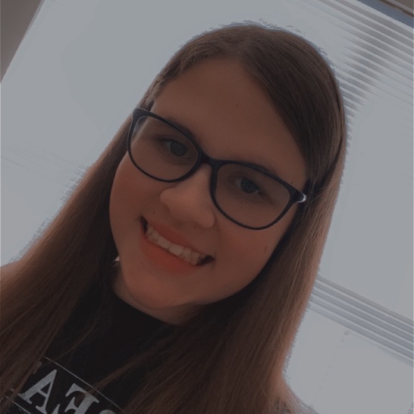 Profile Picture of Giselle Meyer (@giselle_meyer) on Poshmark