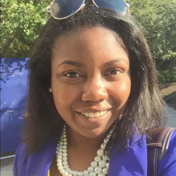 Profile Picture of Bianca Henderson (@bubblybianca) on Poshmark