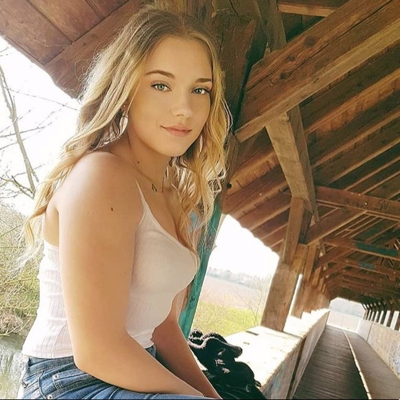 Profile Picture of Jasmine Fulcher (@jasminefulcher) on Poshmark