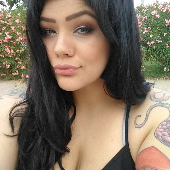 Profile Picture of Veronica Mojarro (@vmoney801) on Poshmark