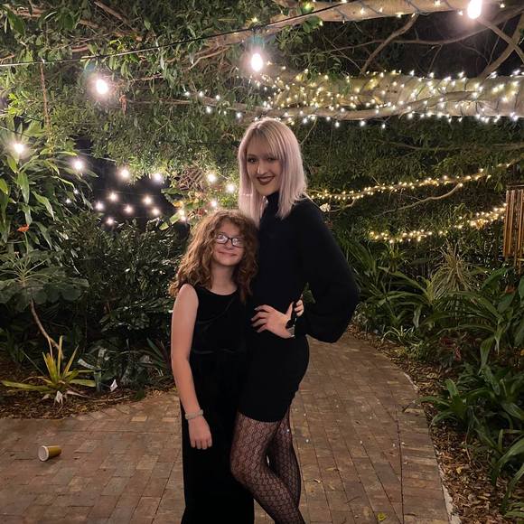 Profile Picture of Aria Davis (@aria_davis) on Poshmark