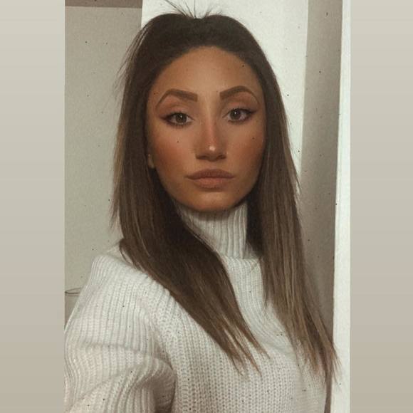 Profile Picture of Mariya Dencheva (@mariyadencheva) on Poshmark