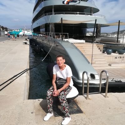 Profile Picture of Julie Bailey (@julesunited) on Twitter