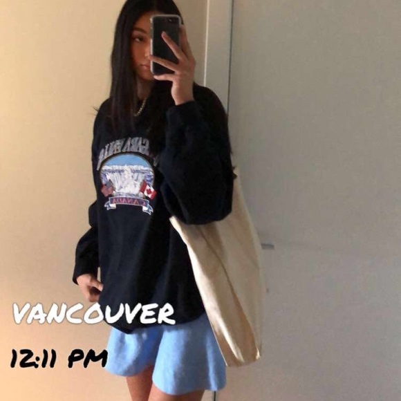 Profile Picture of Tiara Sartene (@tiarasartene) on Poshmark