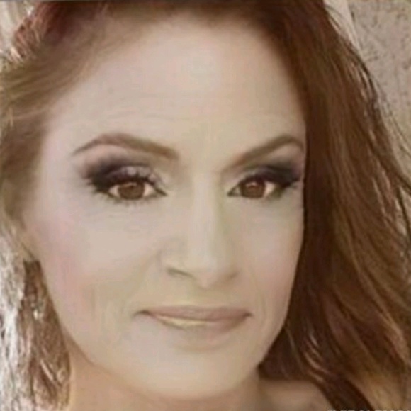 Profile Picture of Bobbi Owens (@owenslady12) on Poshmark