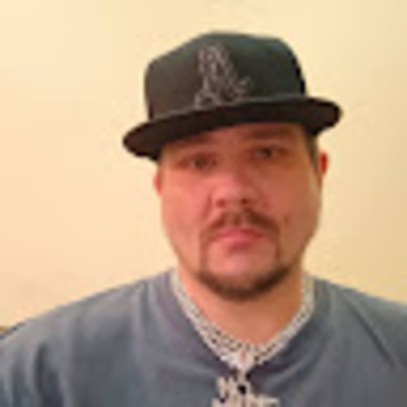 Profile Picture of Josh Gwilt (@joshgwilt894) on Poshmark