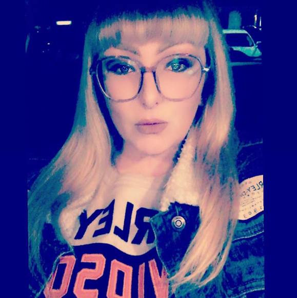 Profile Picture of Kat Hulick (@kathulick) on Poshmark