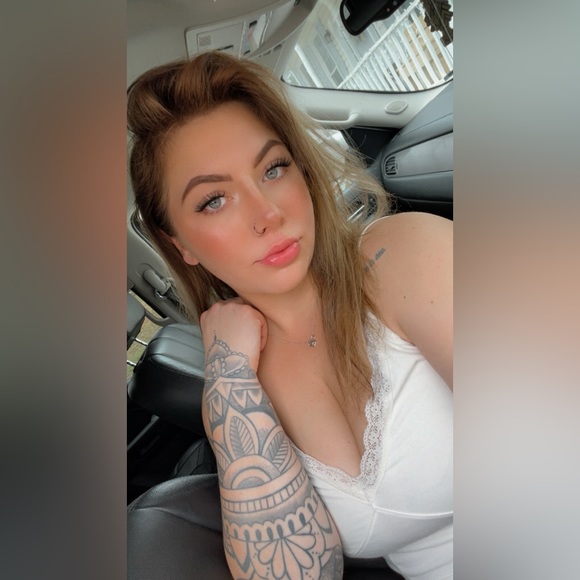 Nikki Martirano - Poshmark Profile Picture of Nikki Martirano (@nicholenamarie) on Poshmark