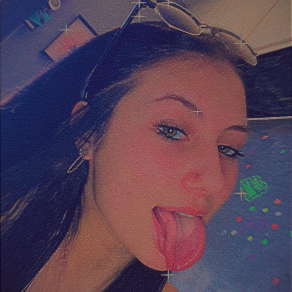 Profile Picture of Haleigh Campbell (@haleighjewel20) on Poshmark