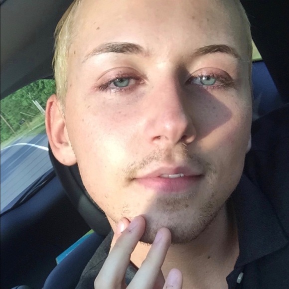 Profile Picture of Christian Marion (@christianmariin) on Poshmark