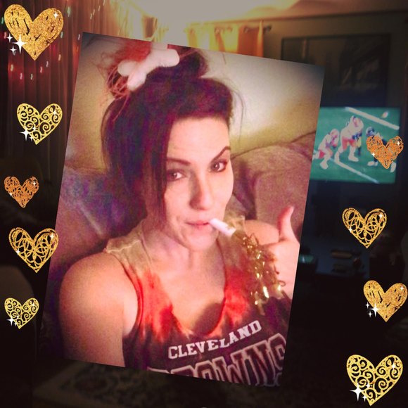 Profile Picture of Josephine Bee (@josephinebegin) on Poshmark