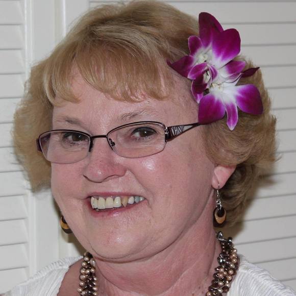 Profile Picture of Amanda Chambers (@amdcha) on Poshmark