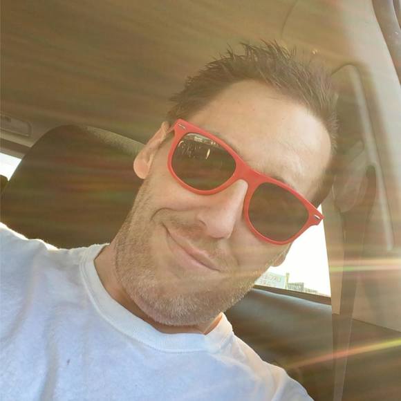 Profile Picture of Mike Maniery (@mikemaniery) on Poshmark