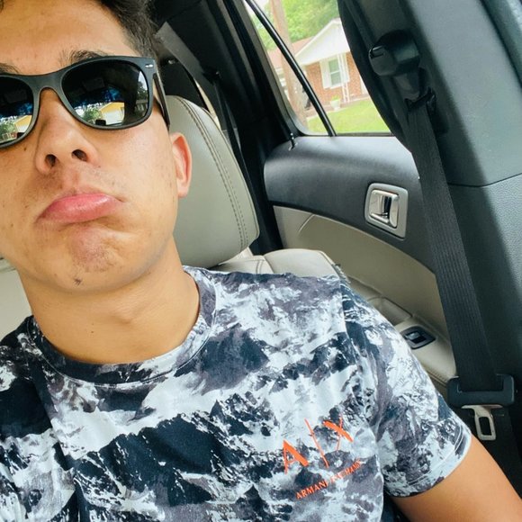 Profile Picture of Eduardo L avalos (@eduar_1718) on Poshmark