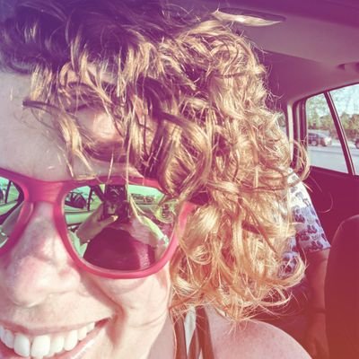 Profile Picture of Renéeon Twitter