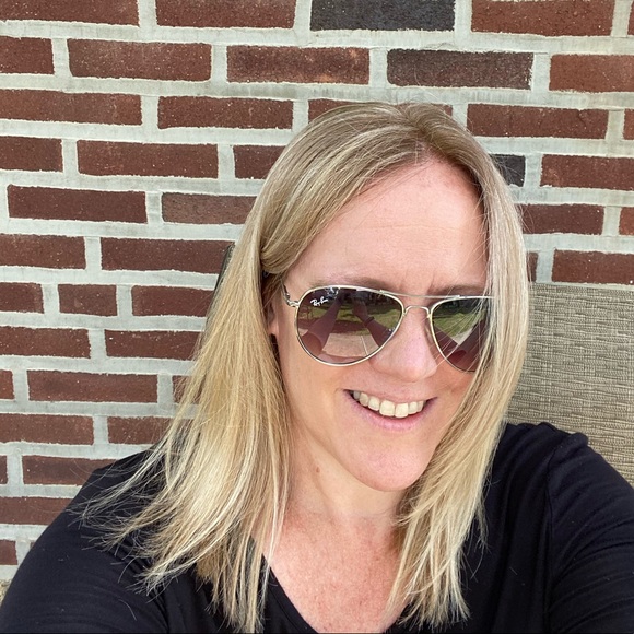 Profile Picture of Maureen Ginnane (@maureen_ginnane) on Poshmark