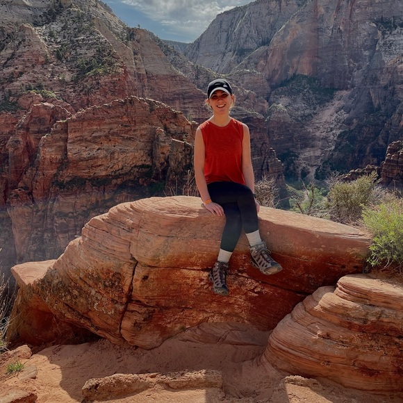 Profile Picture of Briana Jaeckels (@briana_jaeckels) on Poshmark