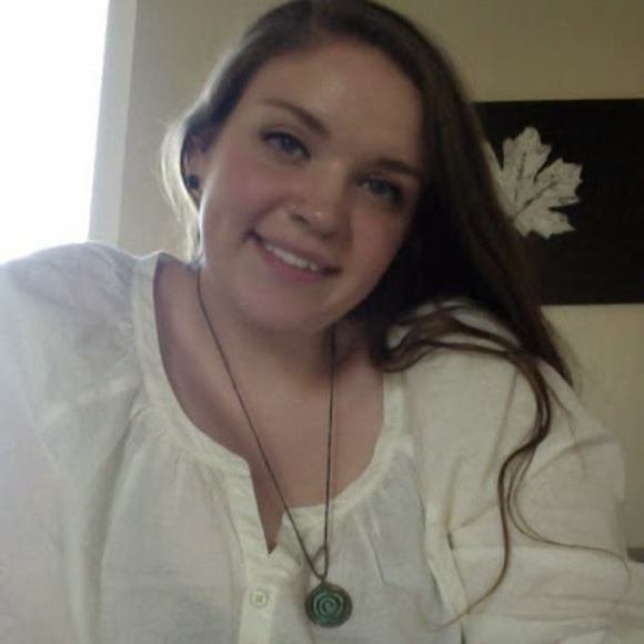 Profile Picture of Julia Kramer (@julovo22) on Poshmark
