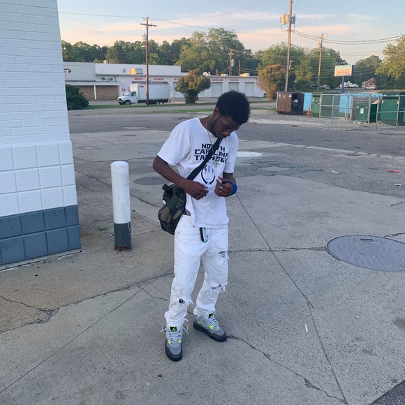 Profile Picture of Devontae Faison (@devontaefaison) on Poshmark