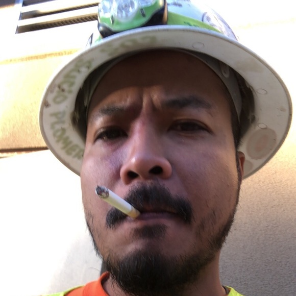 Profile Picture of Arnie Cervantes (@arniecervantes) on Poshmark