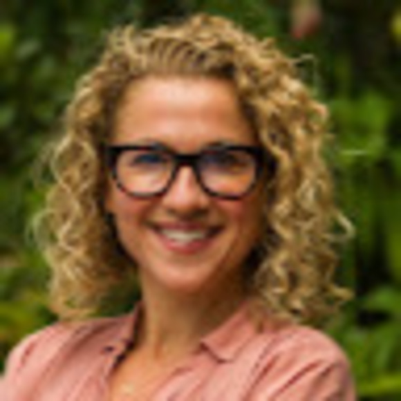 Profile Picture of Aimée gould Shunney (@docshunney) on Poshmark