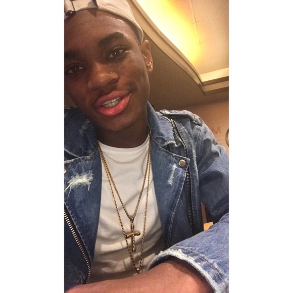 Profile Picture of Teandre Costin (@avdrx) on Poshmark