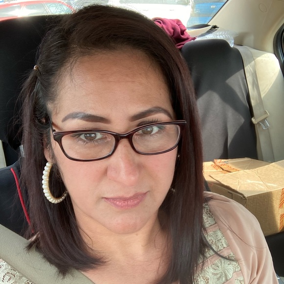 Profile Picture of Luisa Lara (@luisa_lara) on Poshmark