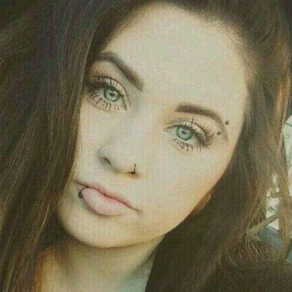 Profile Picture of Morgan Marie (@morgan51357) on Poshmark