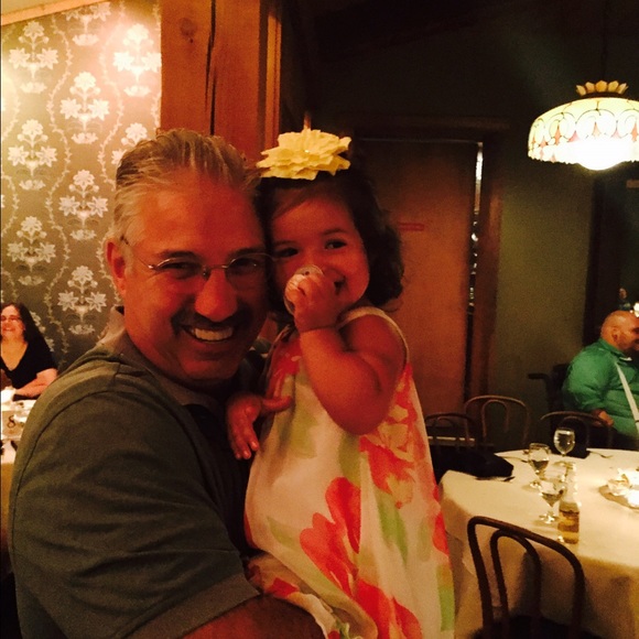 Profile Picture of Robin Valenti (@hummingbirdrv) on Poshmark