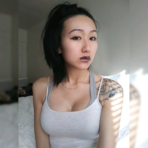 Profile Picture of Irene Chen (@eyeseela) on Poshmark